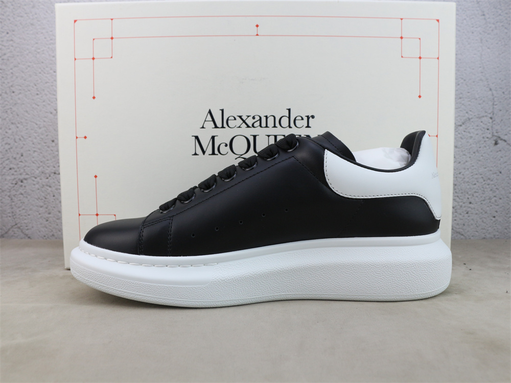 ALEXANDER MCQUEEN Black White Oversized Sneakers 553680WHGP51070